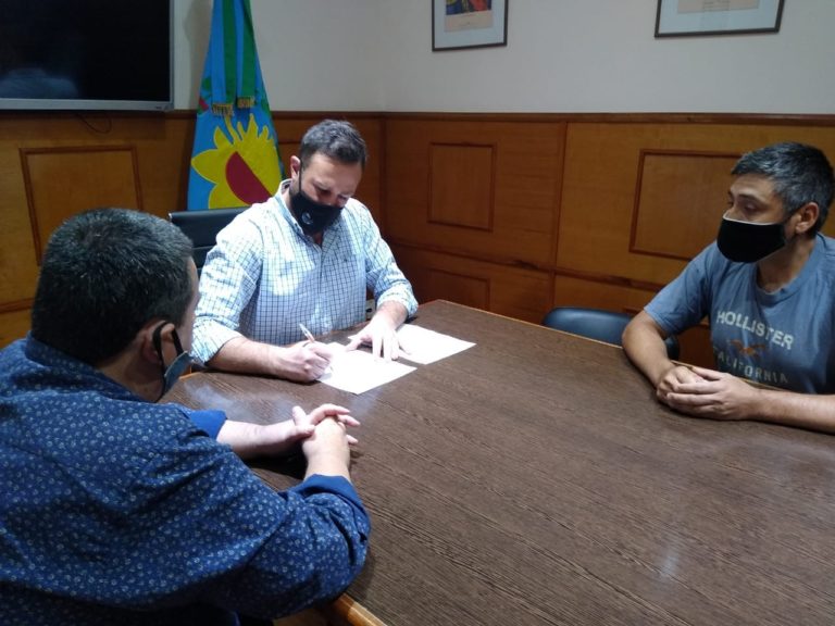 Municipio y El Globito firmaron contrato por el uso del terreno