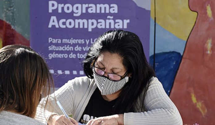 acompañar