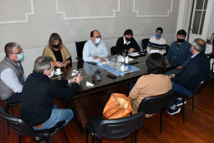 reunion trabajo intendente funcionarios frente de todos