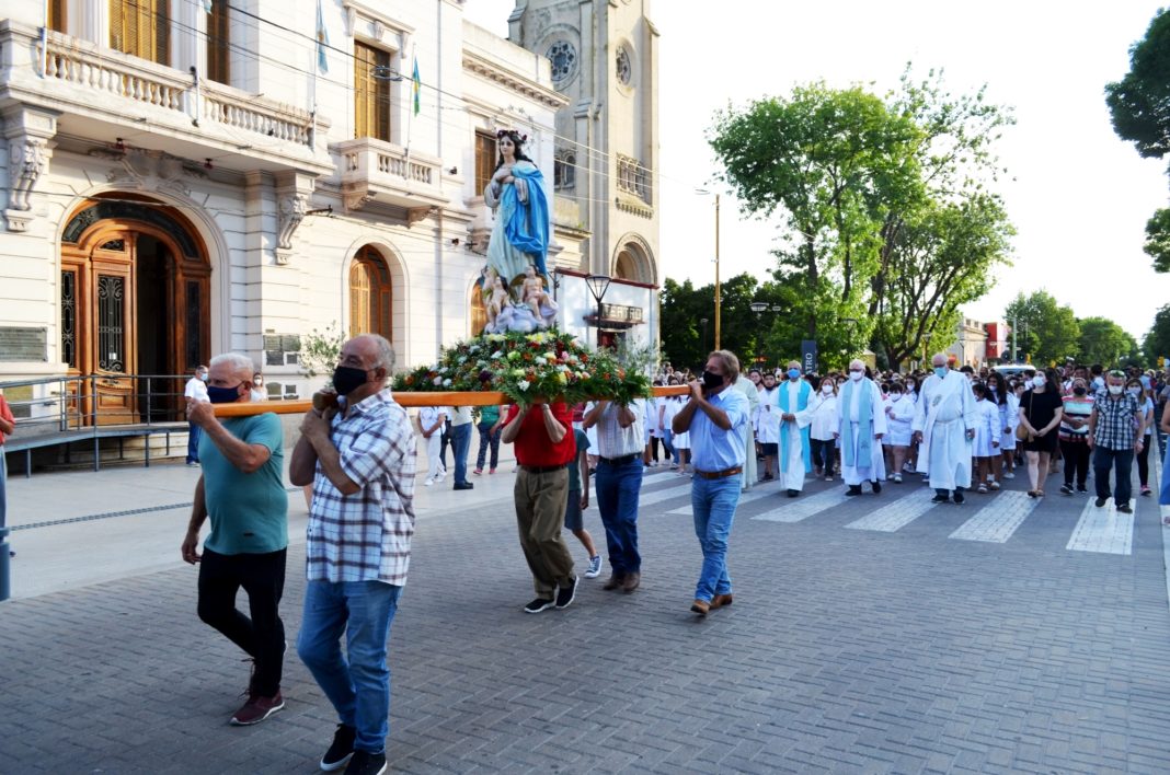 procesion virgen 8-12--01