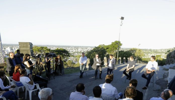 conferencia-de-prensa-tandil-scaled-e1644968561319