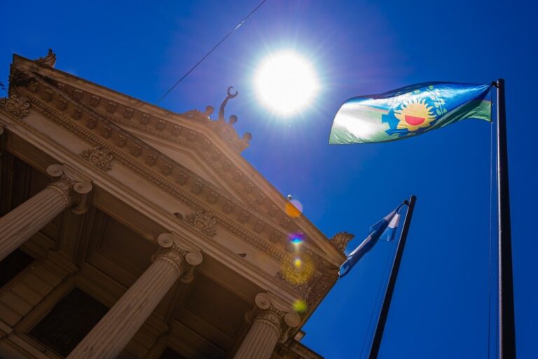 A 25 años de su creación, se celebra hoy el Día de la Bandera Bonaerense
