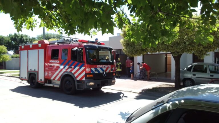 Bomberos sofocaron incendio en un quincho