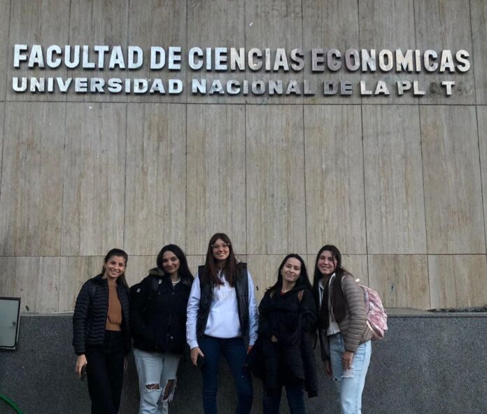 estudiantes curs economicas