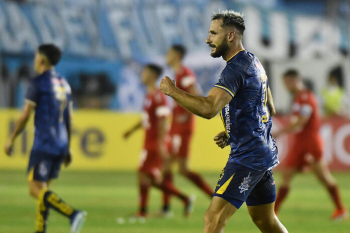 1-1. Elordi salva de la derrota a Delfín y lo mantiene líder del grupo C de la Sudamericana a costa de Belgrano
