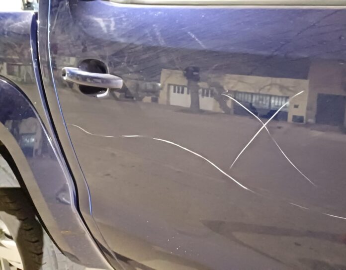 IMG-20240514-WA0193 Imagen de uno de los lugares donde fue rayada la camioneta del Intendente