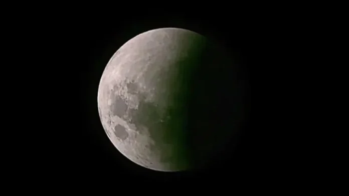 Eclipse-Parcial-de-Luna