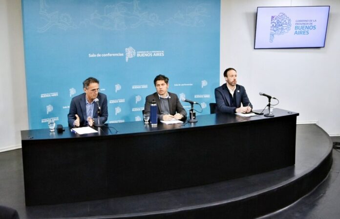 conferencia El Gobernador brindó una conferencia de prensa junto a los ministros de Infraestructura y Servicios Públicos, Gabriel Katopodis, y de Economía, Pablo López.
