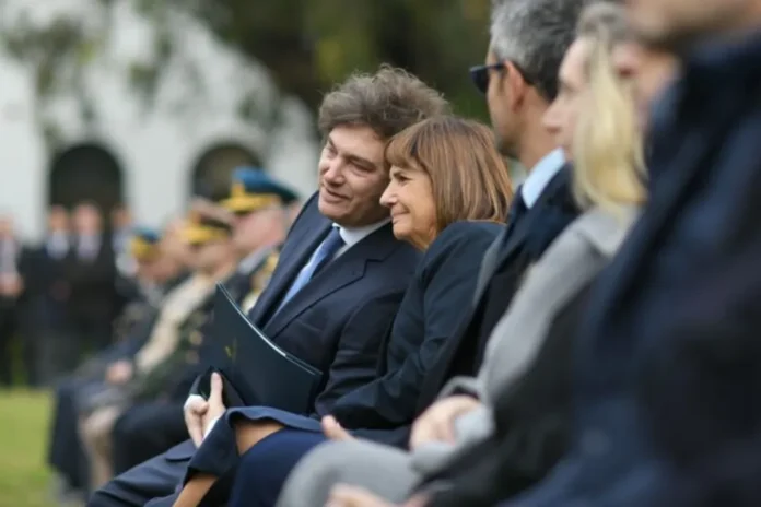 patricia-bullrich-junto-javier-milei