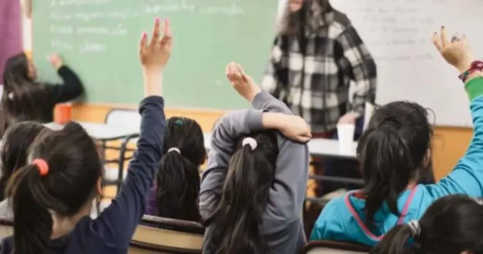 alumnos-un-aula-una-escuela-del-pais