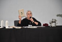 El “Café con Autor” recibió a Iris Rivera en un encuentro de interés cultural