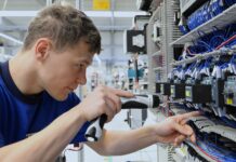 Inscriben en Riestra para curso de montador electricista domiciliario