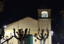 Iluminaron el campanario de Nuestra Señora del Perpetuo Socorro