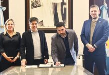 Provincia Leasing: Egüen firmó convenio para la compra de tres motoniveladoras