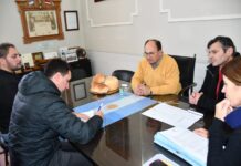 Firmaron convenio para la reconstrucción de la avenida Frocham y anunciaron canales hídricos