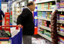 El consumo masivo acumuló una caída de 2,9% en el primer semestre del año, según consultora privada