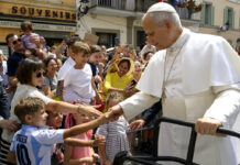 La Iglesia convocó a una colecta para financiar la visita del Papa