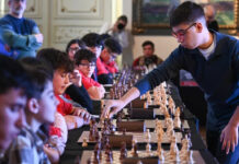 Faustino Oro, el Gran Maestro de 12 años, disputó 25 partidas de ajedrez simultáneas