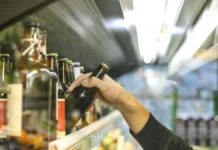 LLA impulsa cambios en la ley que regula la venta de alcohol