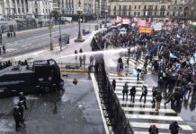 Incidentes frente al Congreso en la marcha por la Ley de Inviolabilidad de la Propiedad Privada