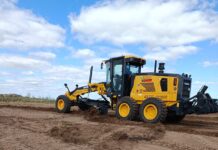 Ejecutan trabajos de mantenimiento en el camino al Paraje Blaquier