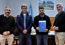 Egüen firmó convenio con Camuzzi para extender la red de gas natural
