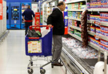 El consumo de los hogares volvió a caer en agosto: 1,1% interanual y 0,8% frente a julio