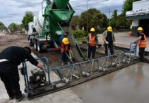 Salomón recorrió la obra de pavimento en avenida Frocham
