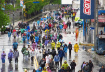 La lluvia no frena la fe: miles de personas peregrinan a Luján bajo la tormenta